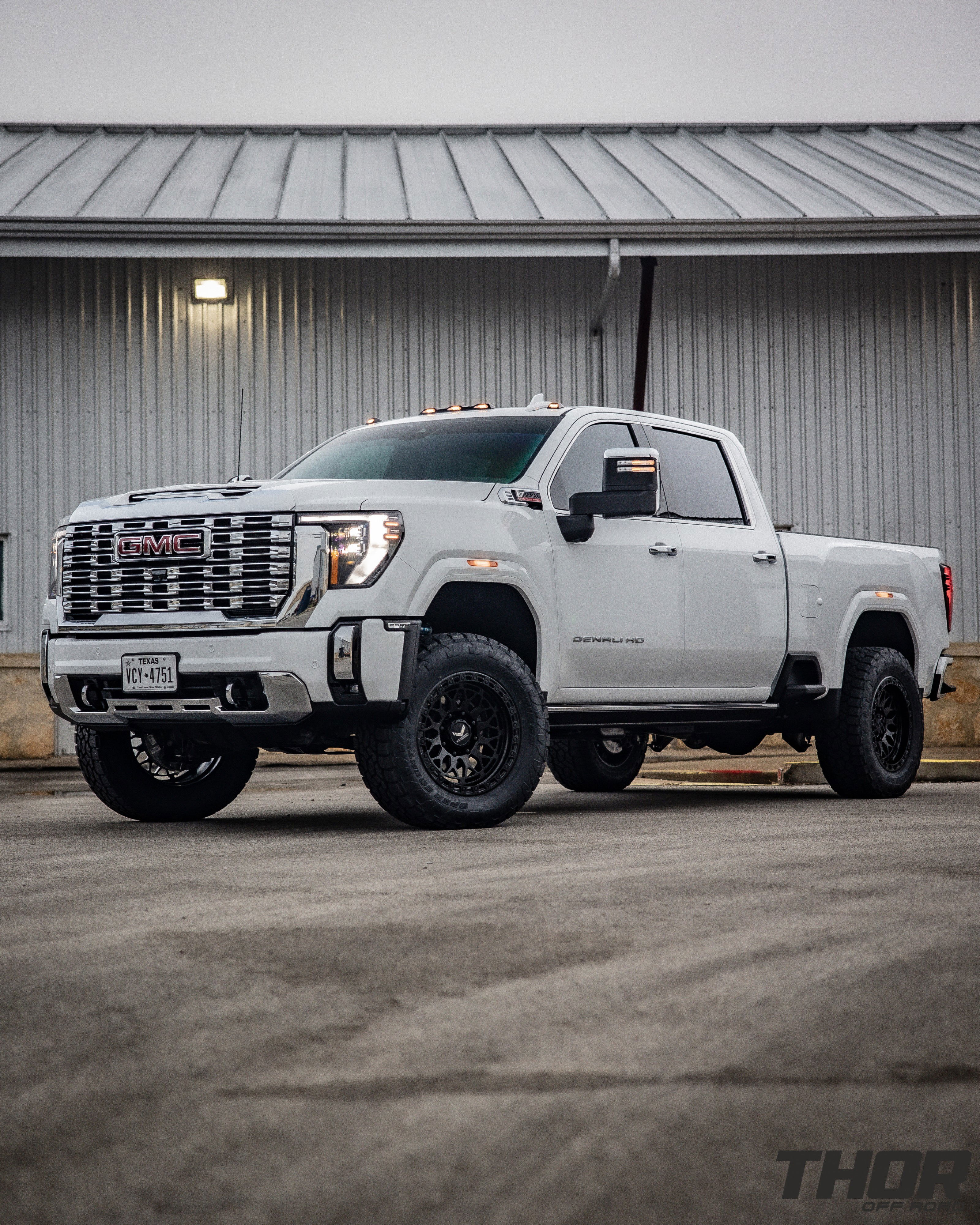 2024 GMC Sierra 2500 HD Denali in White with Cognito 3" Elite Leveling Kit, Toyo Open Country A/T III 35x12.50R20, KG1 DiamondHead 20x9.5" Wheels, Retrax Pro MX Bed Cover, Bedslide Classic