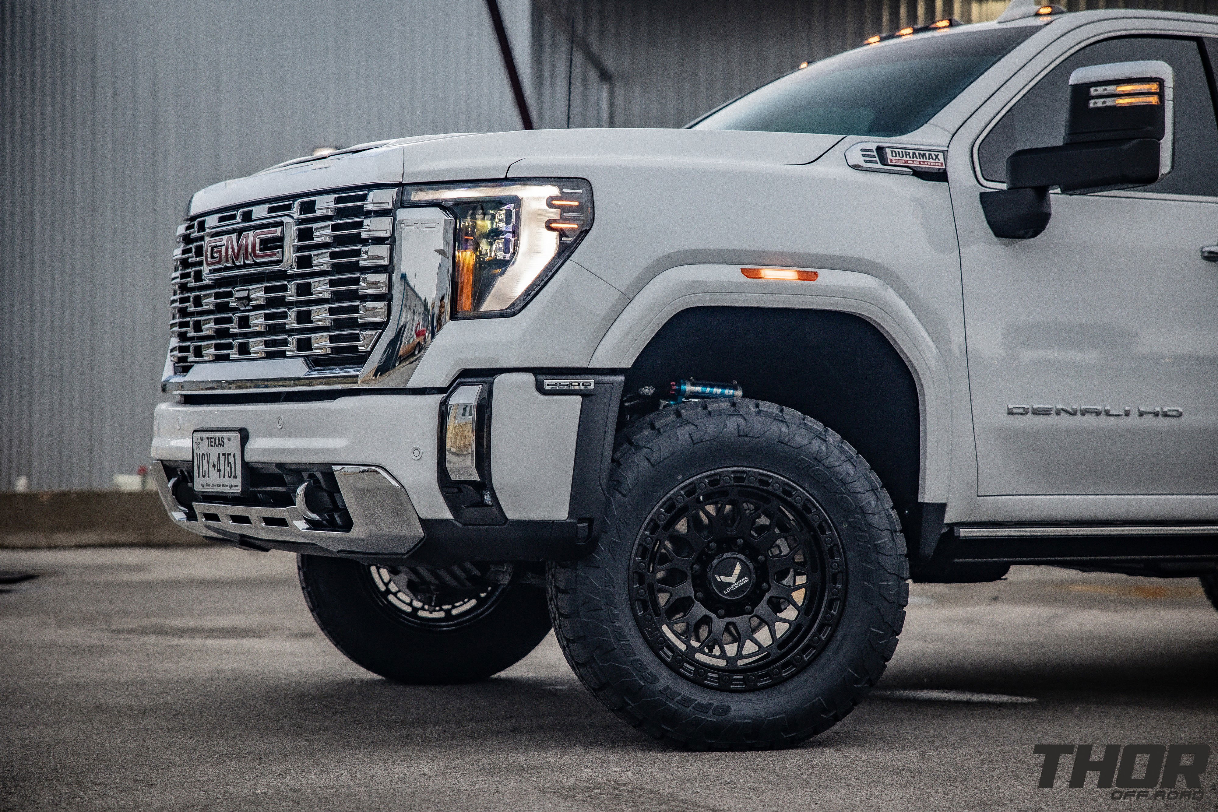 2024 GMC Sierra 2500 HD Denali in White with Cognito 3" Elite Leveling Kit, Toyo Open Country A/T III 35x12.50R20, KG1 DiamondHead 20x9.5" Wheels, Retrax Pro MX Bed Cover, Bedslide Classic