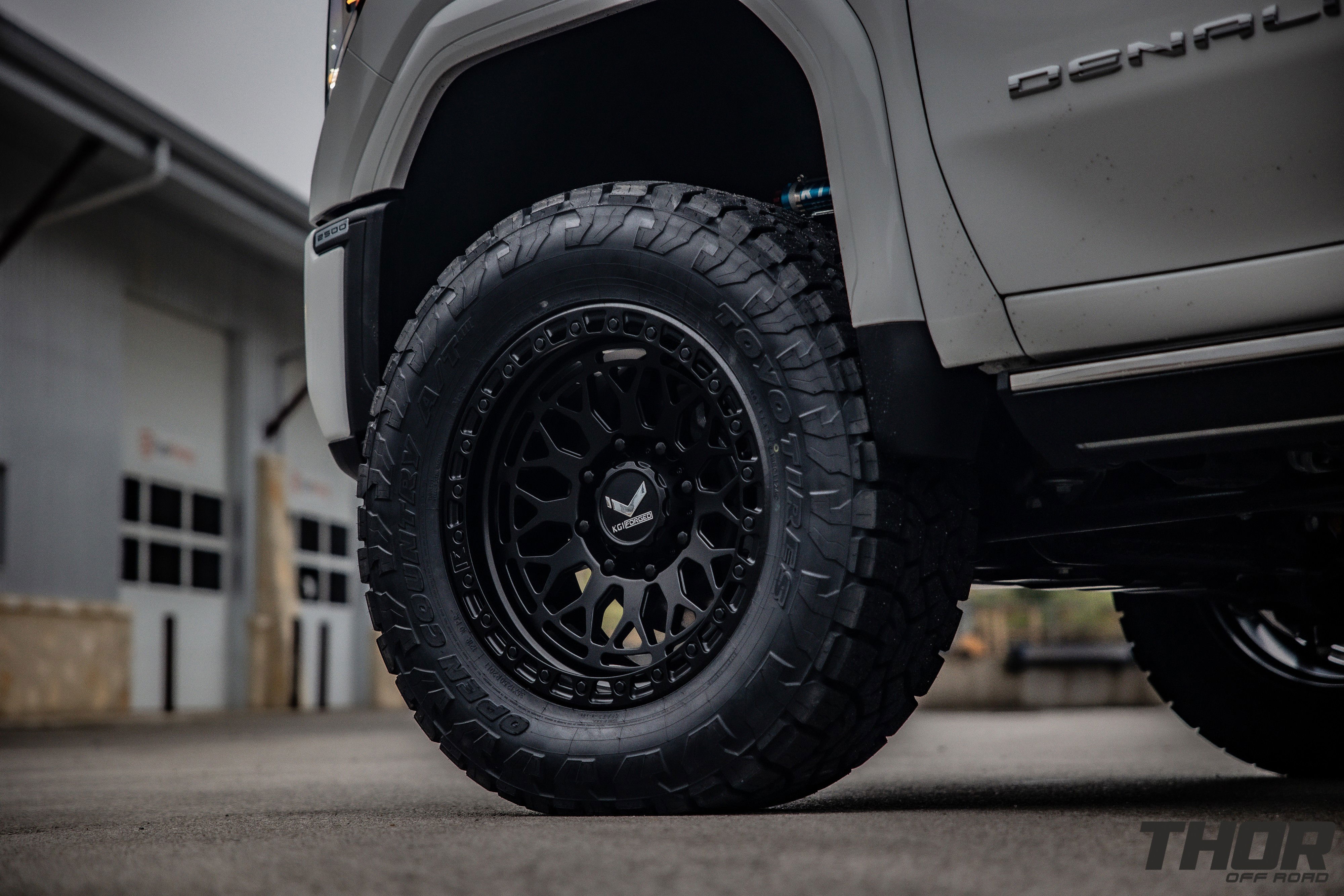 2024 GMC Sierra 2500 HD Denali in White with Cognito 3" Elite Leveling Kit, Toyo Open Country A/T III 35x12.50R20, KG1 DiamondHead 20x9.5" Wheels, Retrax Pro MX Bed Cover, Bedslide Classic