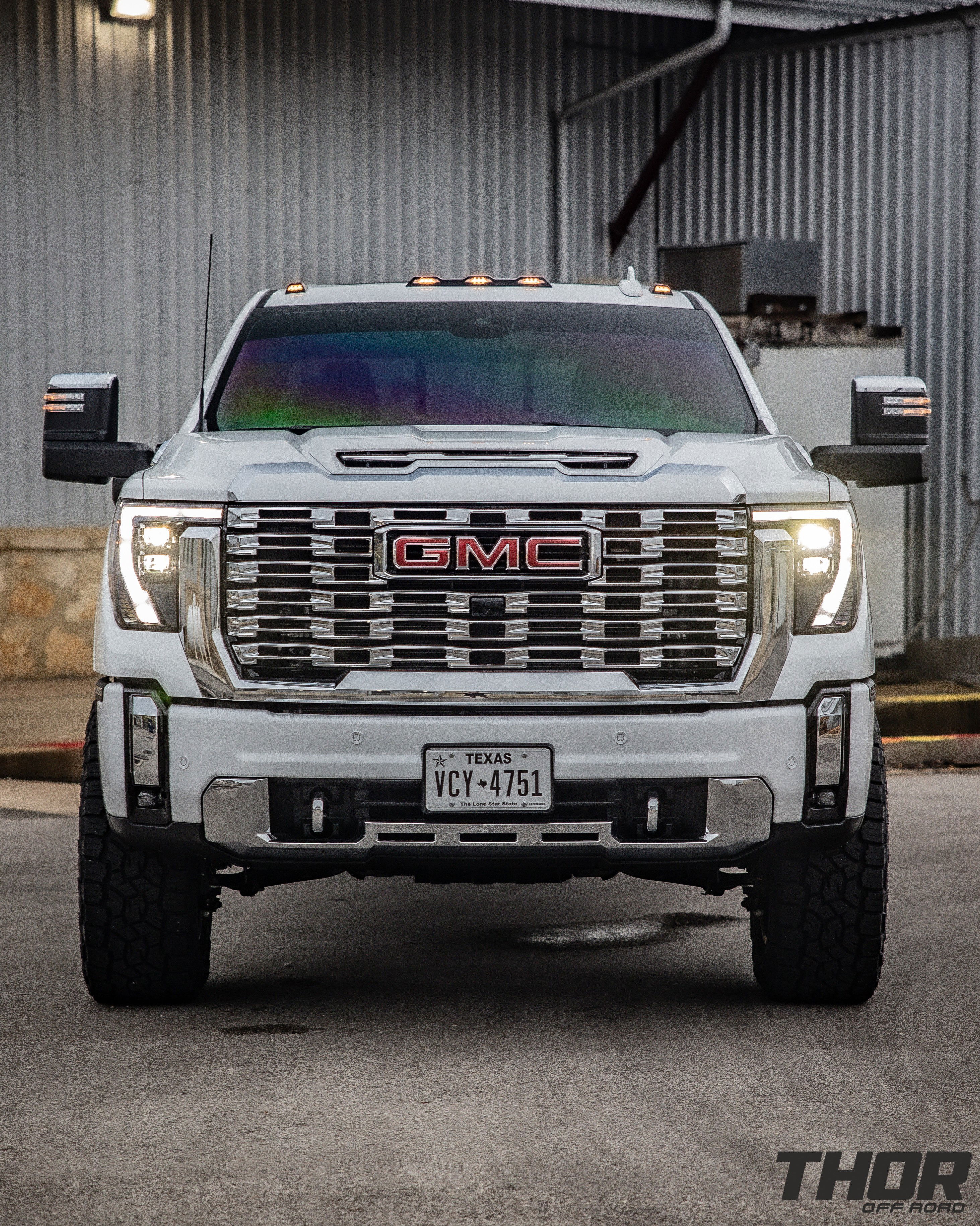 2024 GMC Sierra 2500 HD Denali in White with Cognito 3" Elite Leveling Kit, Toyo Open Country A/T III 35x12.50R20, KG1 DiamondHead 20x9.5" Wheels, Retrax Pro MX Bed Cover, Bedslide Classic