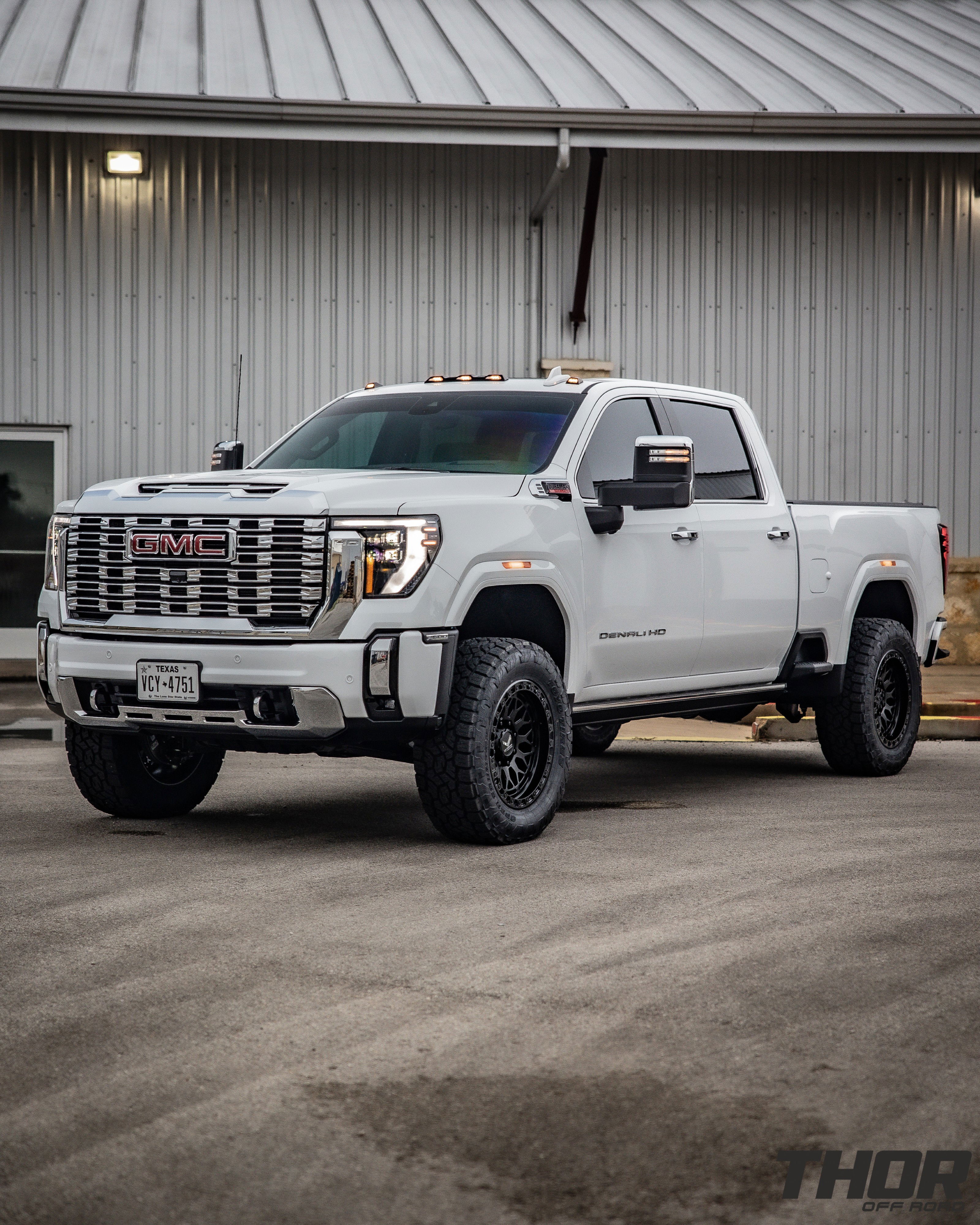 2024 GMC Sierra 2500 HD Denali in White with Cognito 3" Elite Leveling Kit, Toyo Open Country A/T III 35x12.50R20, KG1 DiamondHead 20x9.5" Wheels, Retrax Pro MX Bed Cover, Bedslide Classic