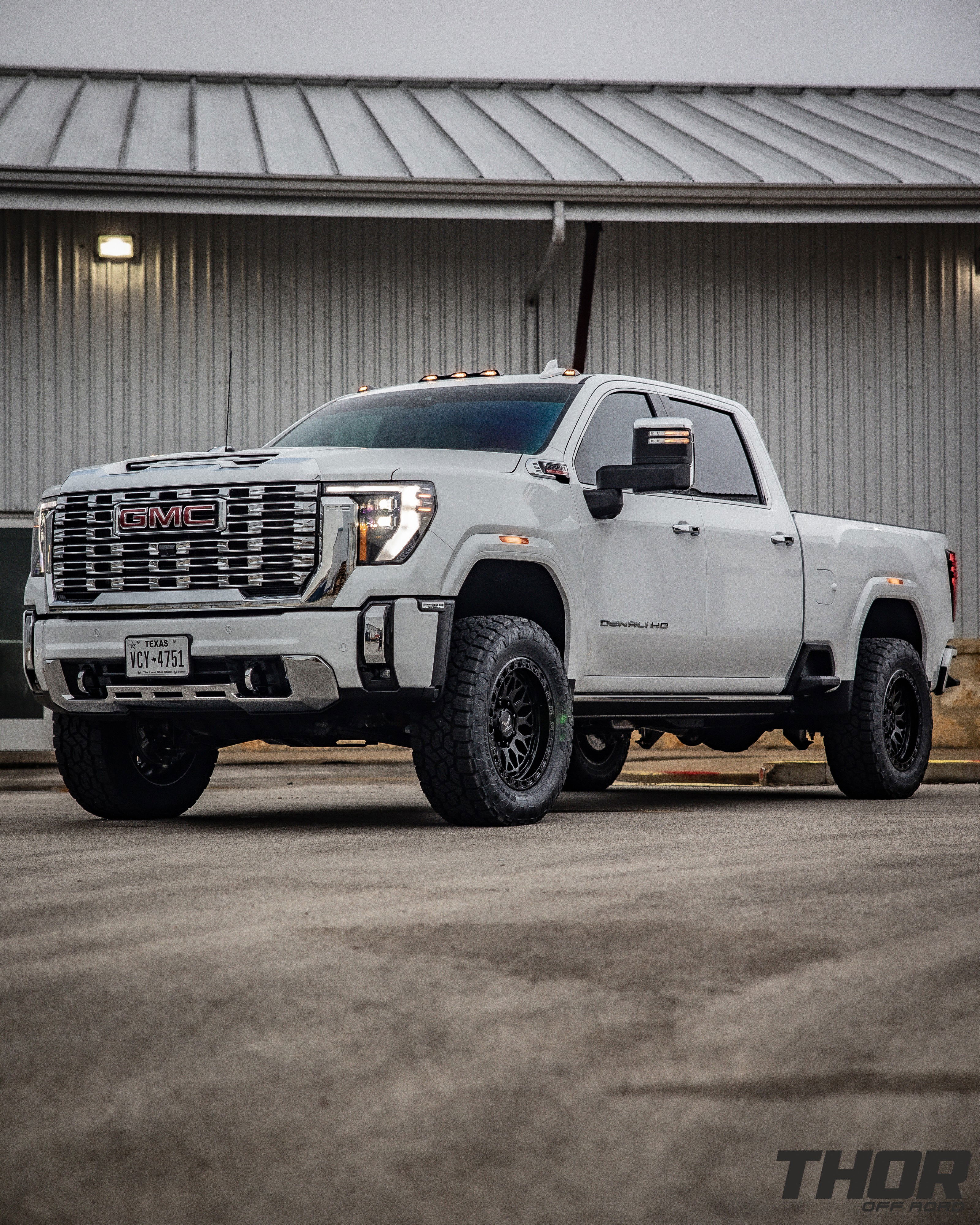 2024 GMC Sierra 2500 HD Denali in White with Cognito 3" Elite Leveling Kit, Toyo Open Country A/T III 35x12.50R20, KG1 DiamondHead 20x9.5" Wheels, Retrax Pro MX Bed Cover, Bedslide Classic