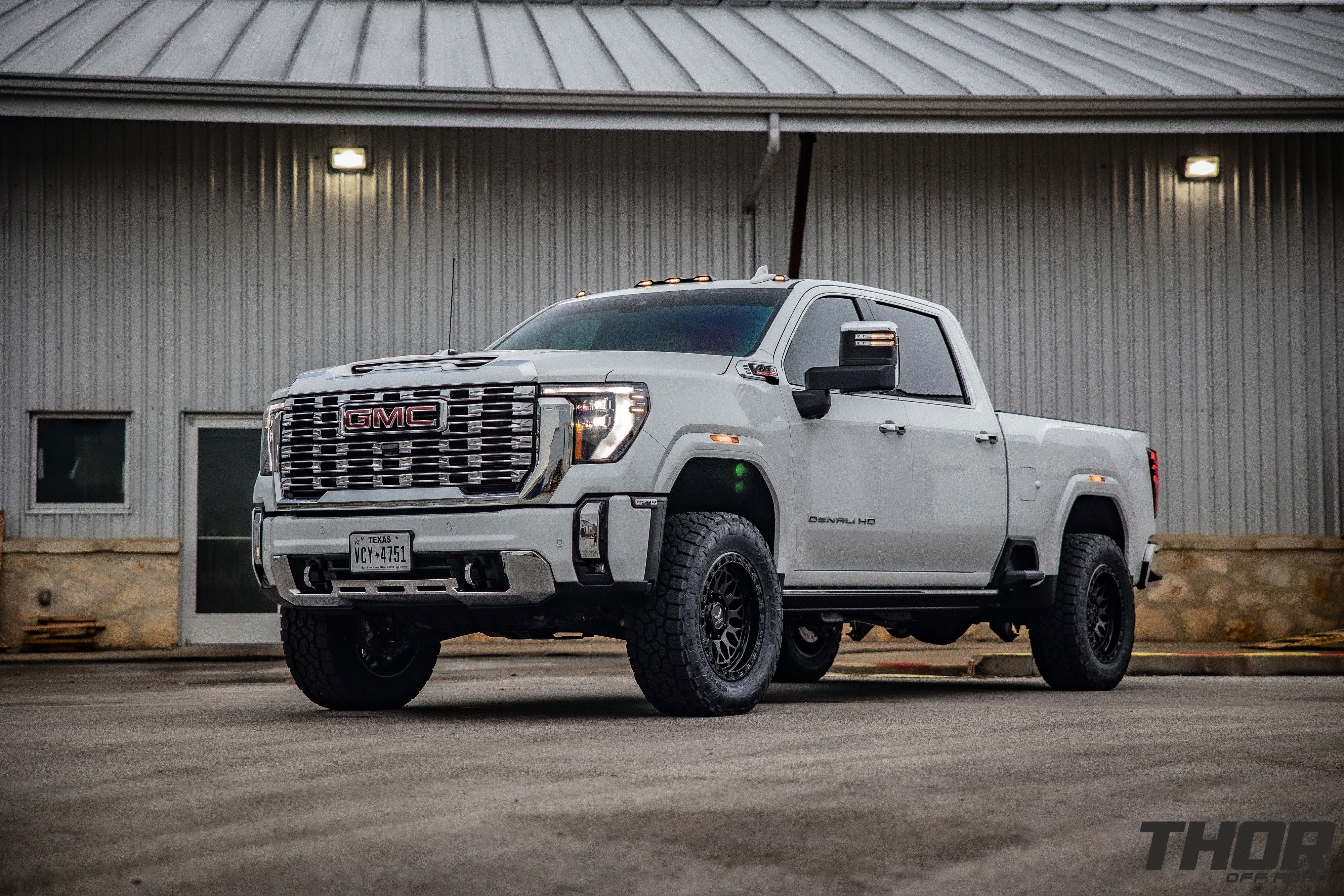 2024 GMC Sierra 2500 HD Denali in White with Cognito 3" Elite Leveling Kit, Toyo Open Country A/T III 35x12.50R20, KG1 DiamondHead 20x9.5" Wheels, Retrax Pro MX Bed Cover, Bedslide Classic