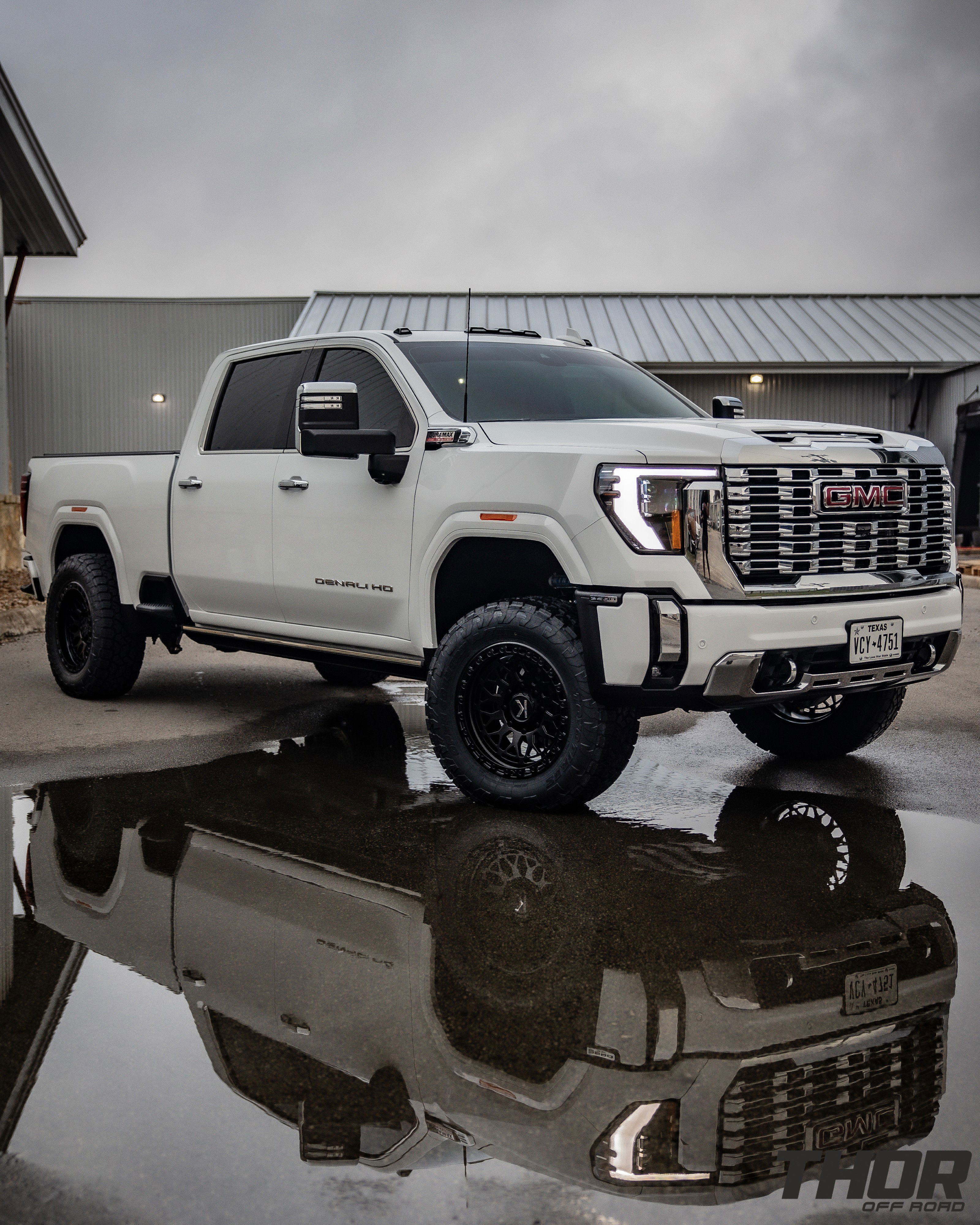 2024 GMC Sierra 2500 HD Denali in White with Cognito 3" Elite Leveling Kit, Toyo Open Country A/T III 35x12.50R20, KG1 DiamondHead 20x9.5" Wheels, Retrax Pro MX Bed Cover, Bedslide Classic