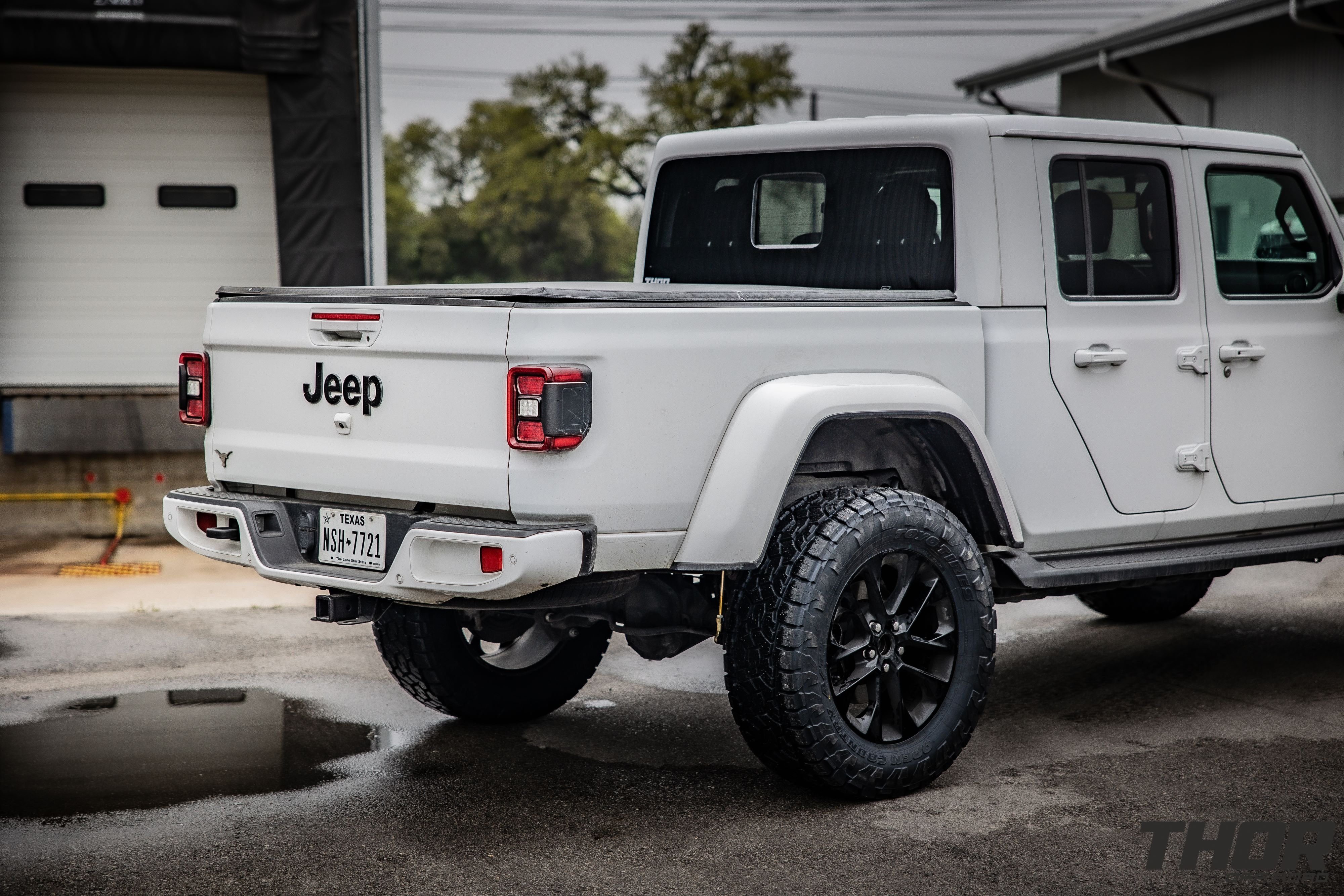 2021 Jeep Gladiator in White with JKS 3" Lift Kit, 35x12.50R20 Toyo Open Country A/T III Tires