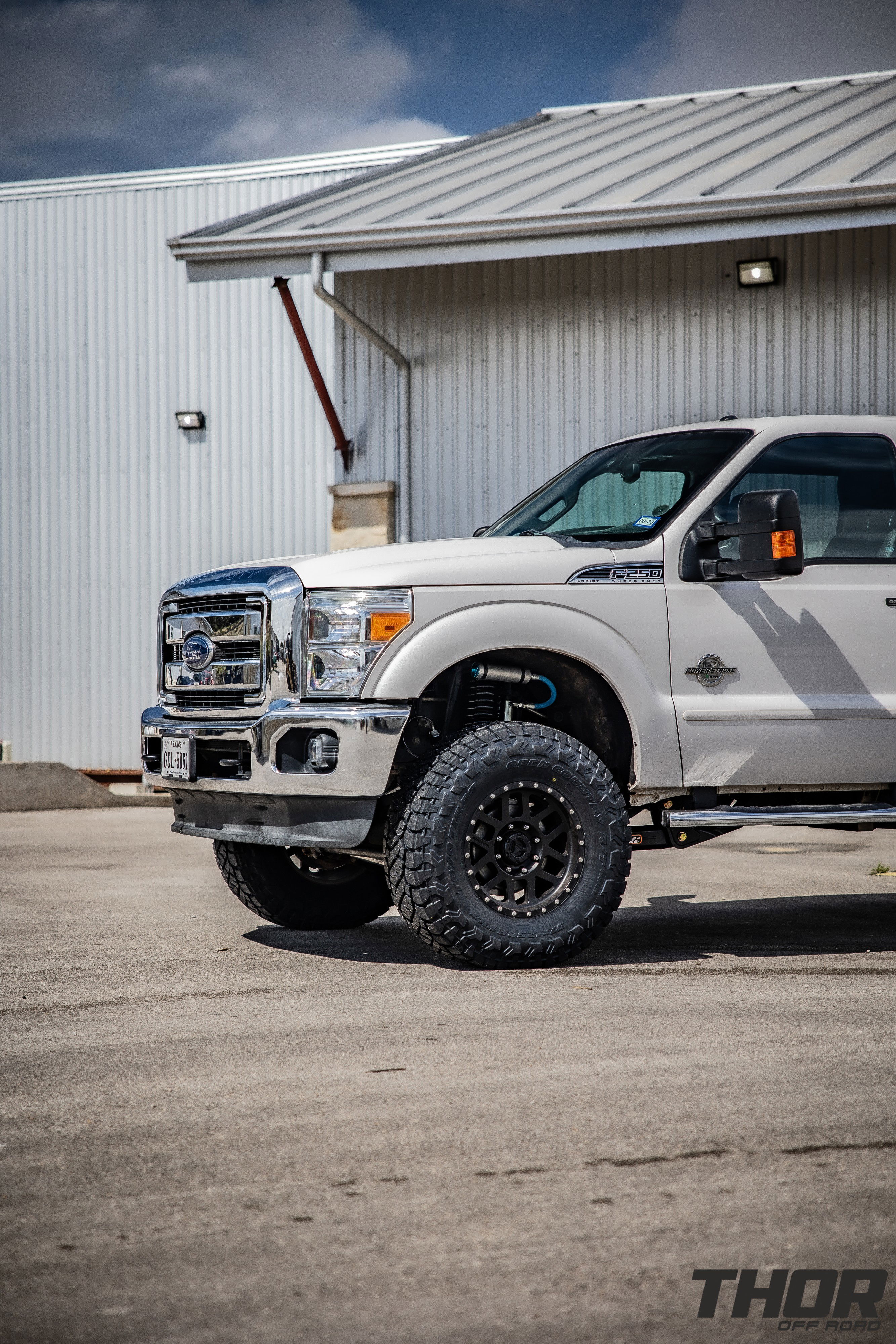 2015 Ford F-250 Super Duty Lariat in White with Carli 5.5" King Pintop Suspension Kit, Carli High Mount Steering Stabilizer, Carli Low Mount Steering Stabilizer, Carli Adjustable Radius Arms, 37x12.50R18 Toyo Open Country R/T Trail Tires