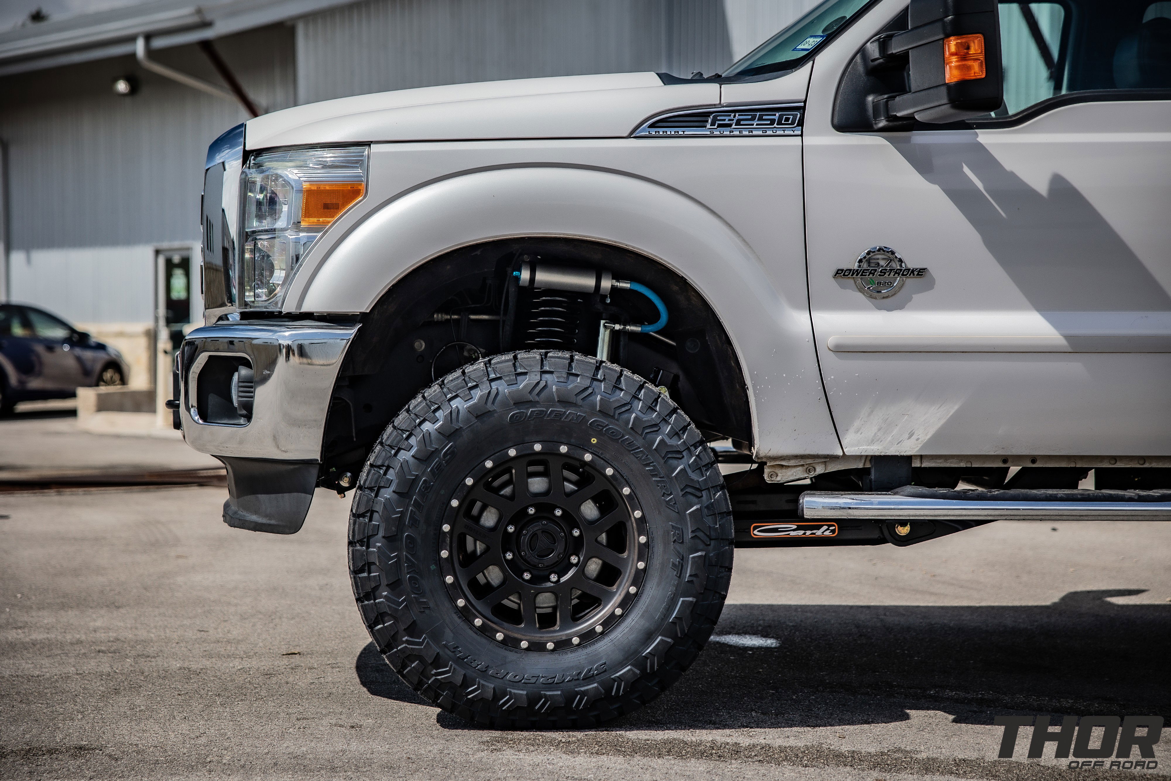 2015 Ford F-250 Super Duty Lariat in White with Carli 5.5" King Pintop Suspension Kit, Carli High Mount Steering Stabilizer, Carli Low Mount Steering Stabilizer, Carli Adjustable Radius Arms, 37x12.50R18 Toyo Open Country R/T Trail Tires