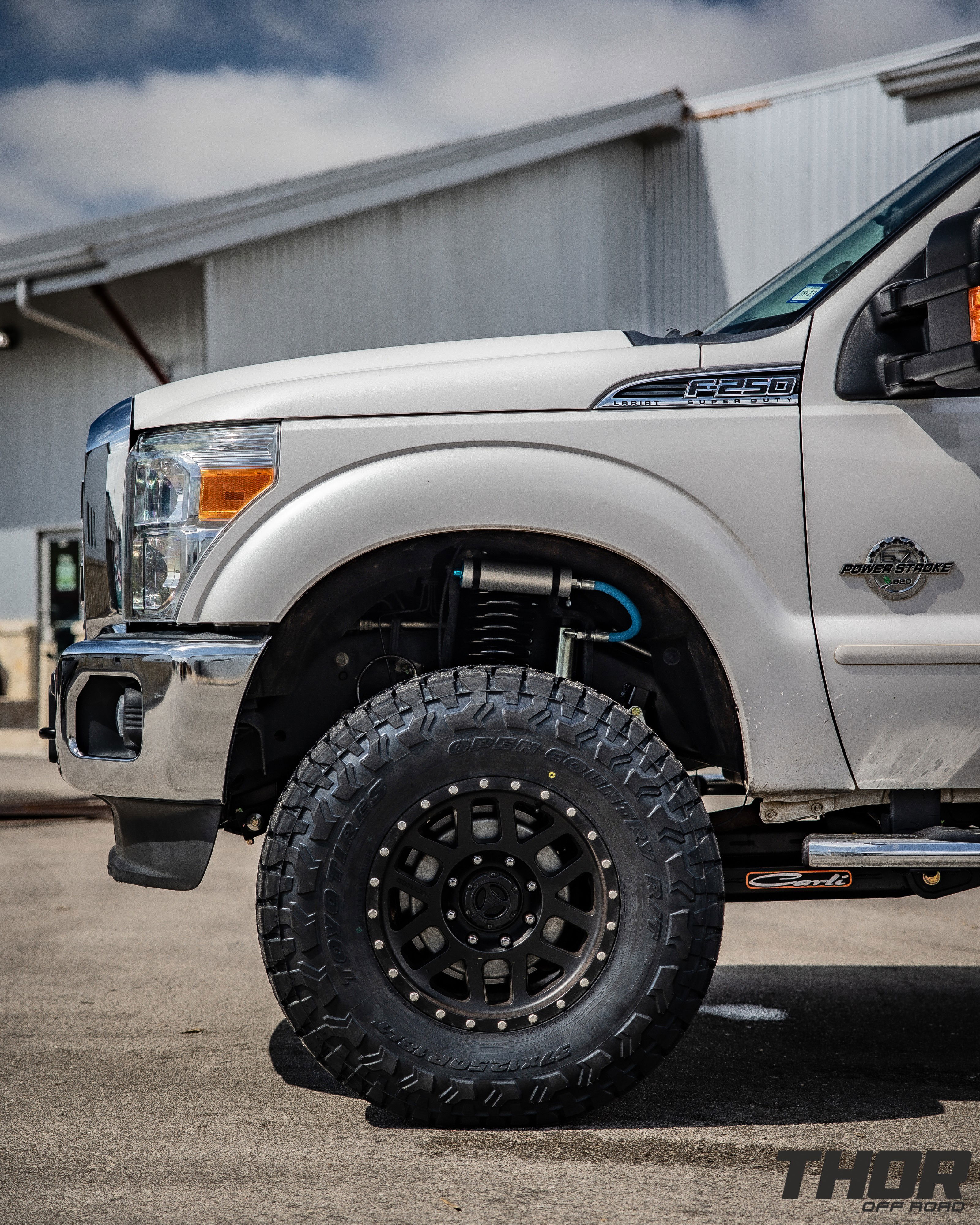 2015 Ford F-250 Super Duty Lariat in White with Carli 5.5" King Pintop Suspension Kit, Carli High Mount Steering Stabilizer, Carli Low Mount Steering Stabilizer, Carli Adjustable Radius Arms, 37x12.50R18 Toyo Open Country R/T Trail Tires