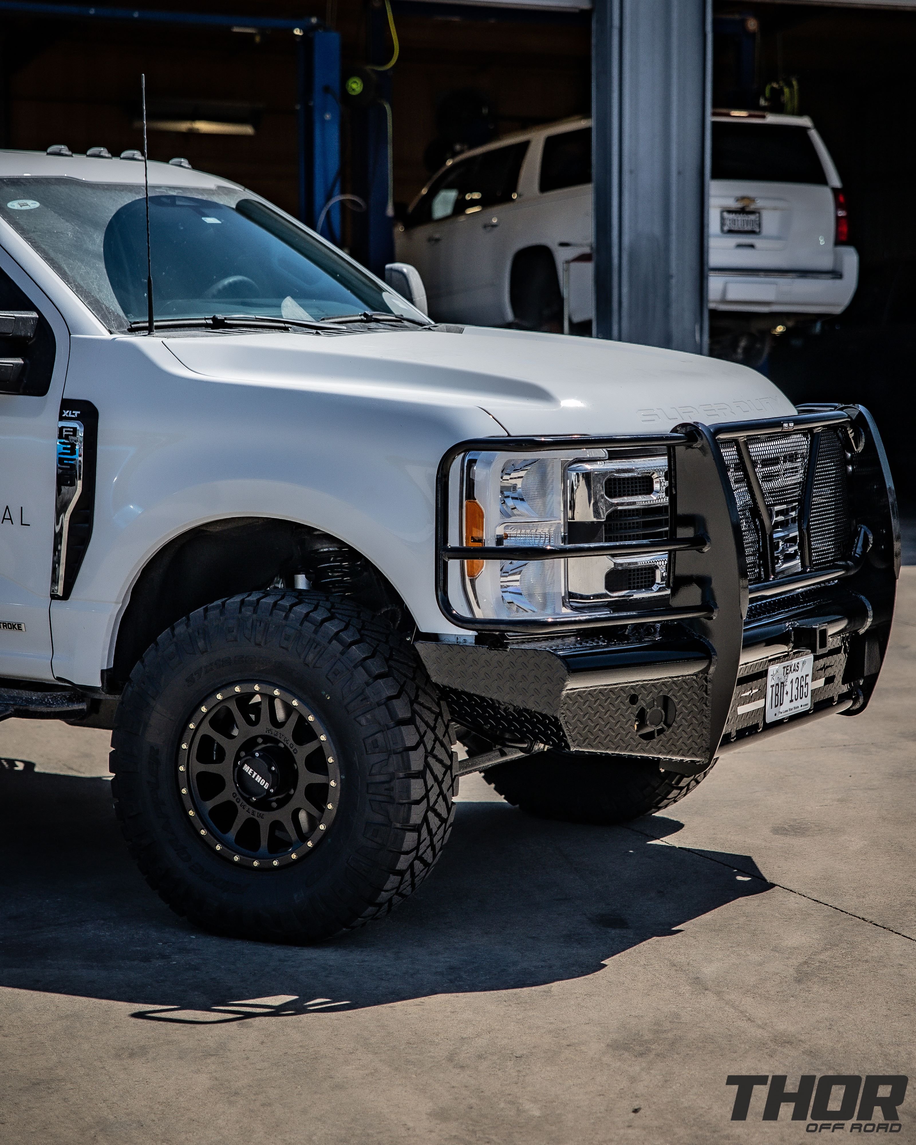 2023 Ford F-350 Super Duty XLT in White with Ready Lift 2.5" Leveling System, 18x9" Method 305 Matte Black Wheels, 35x12.50R18 Nitto Ridge Grappler Tires, Frontier Front Bumper, Air Lift LoadLifter 5000 Ultimate