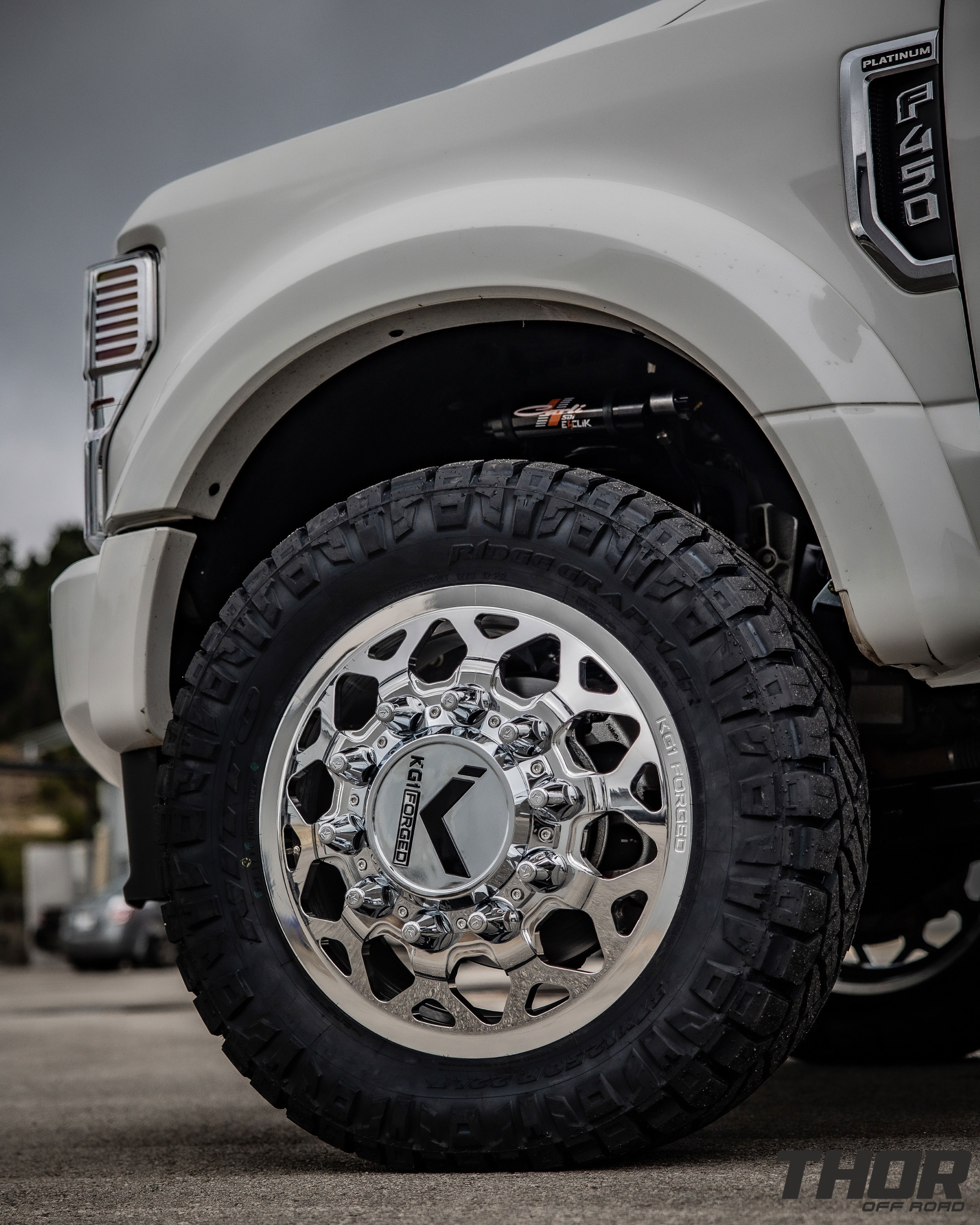 2022 Ford F-450 Super Duty Platinum in White with Carli 3.5" E-Venture Suspension Kit, Carli Sway Bar, Carli Fabricated Radius Arms, Carli Full Rear Spring Replacement, LoadLifter 5000 Air Spring Kit, 22" KG1 Forged KD006 Wheels, 37x12.50R22 Nitto Ridge Grappler Tires