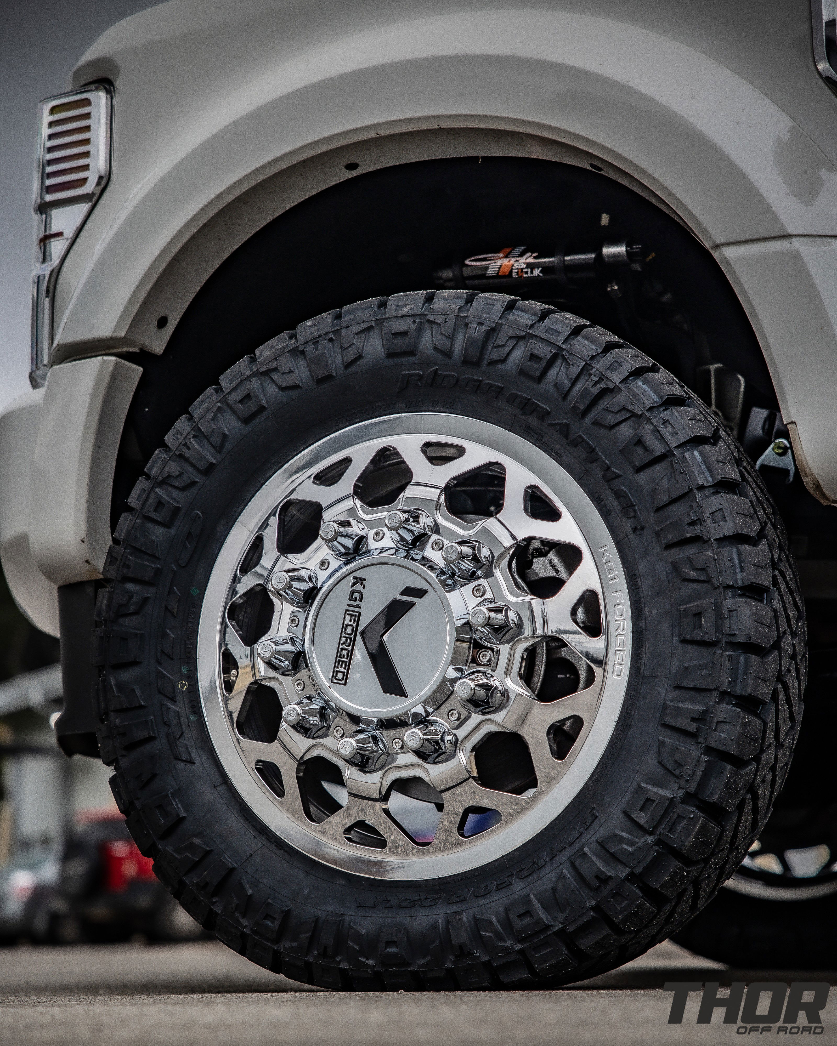 2022 Ford F-450 Super Duty Platinum in White with Carli 3.5" E-Venture Suspension Kit, Carli Sway Bar, Carli Fabricated Radius Arms, Carli Full Rear Spring Replacement, LoadLifter 5000 Air Spring Kit, 22" KG1 Forged KD006 Wheels, 37x12.50R22 Nitto Ridge Grappler Tires