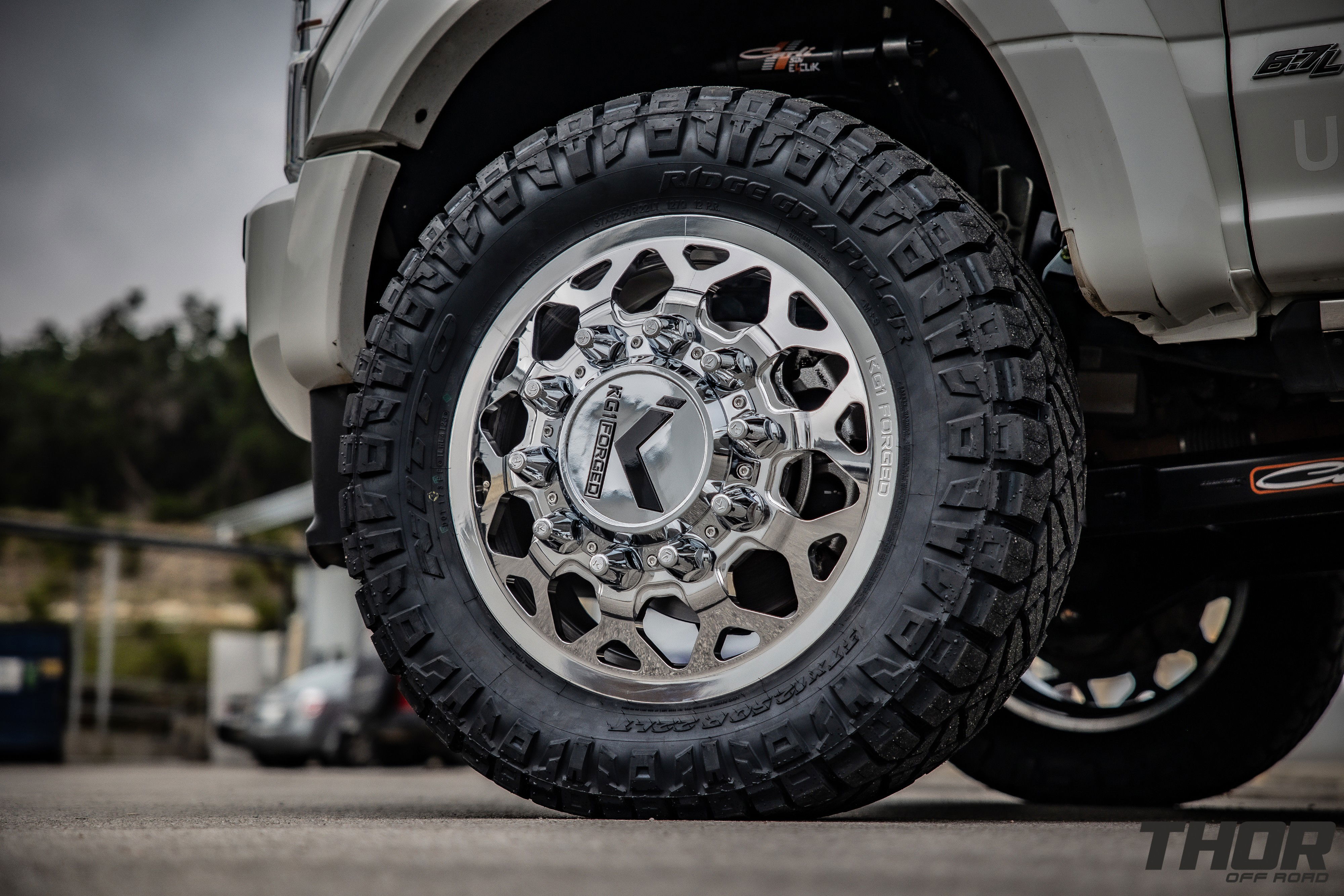 2022 Ford F-450 Super Duty Platinum in White with Carli 3.5" E-Venture Suspension Kit, Carli Sway Bar, Carli Fabricated Radius Arms, Carli Full Rear Spring Replacement, LoadLifter 5000 Air Spring Kit, 22" KG1 Forged KD006 Wheels, 37x12.50R22 Nitto Ridge Grappler Tires