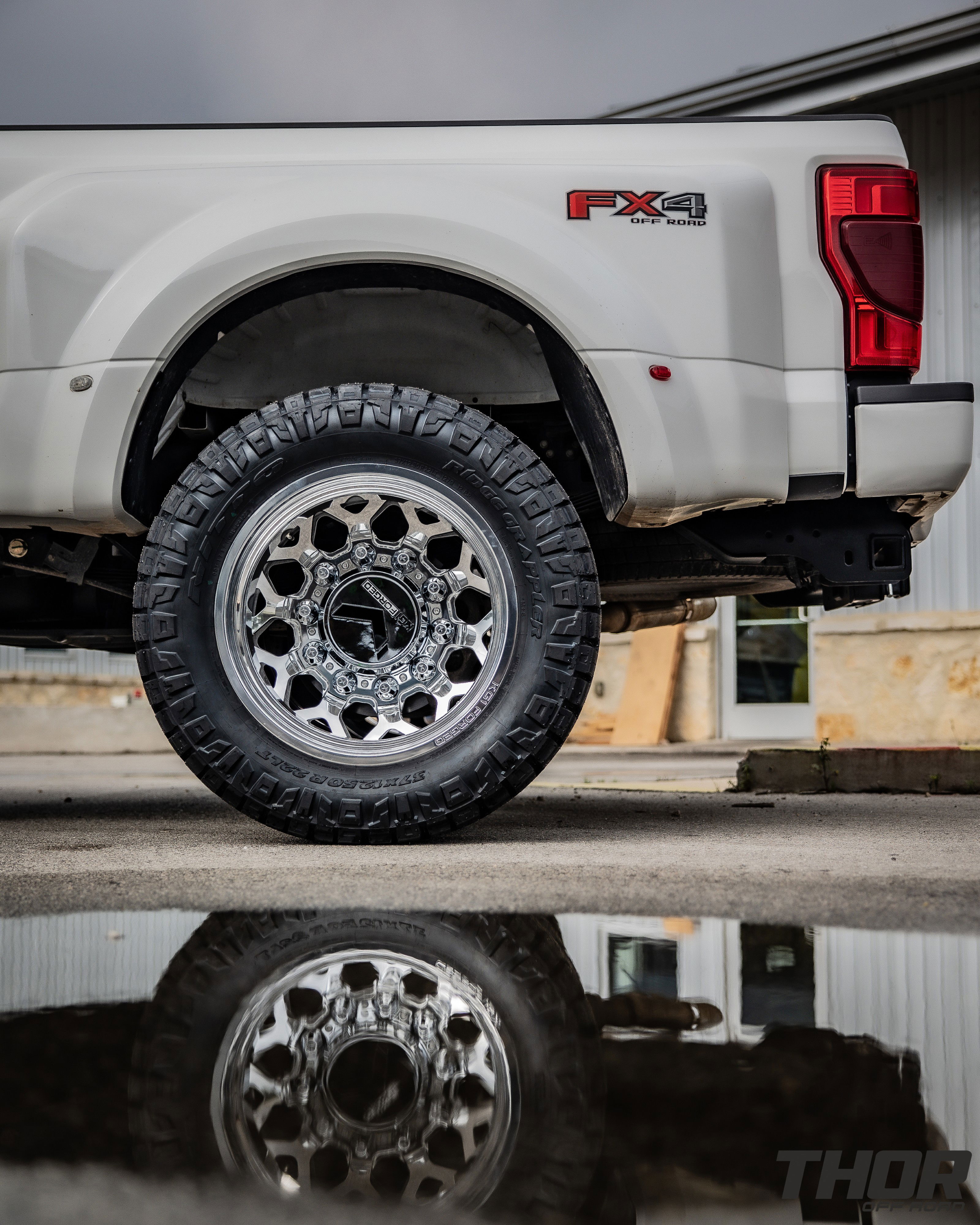 2022 Ford F-450 Super Duty Platinum in White with Carli 3.5" E-Venture Suspension Kit, Carli Sway Bar, Carli Fabricated Radius Arms, Carli Full Rear Spring Replacement, LoadLifter 5000 Air Spring Kit, 22" KG1 Forged KD006 Wheels, 37x12.50R22 Nitto Ridge Grappler Tires