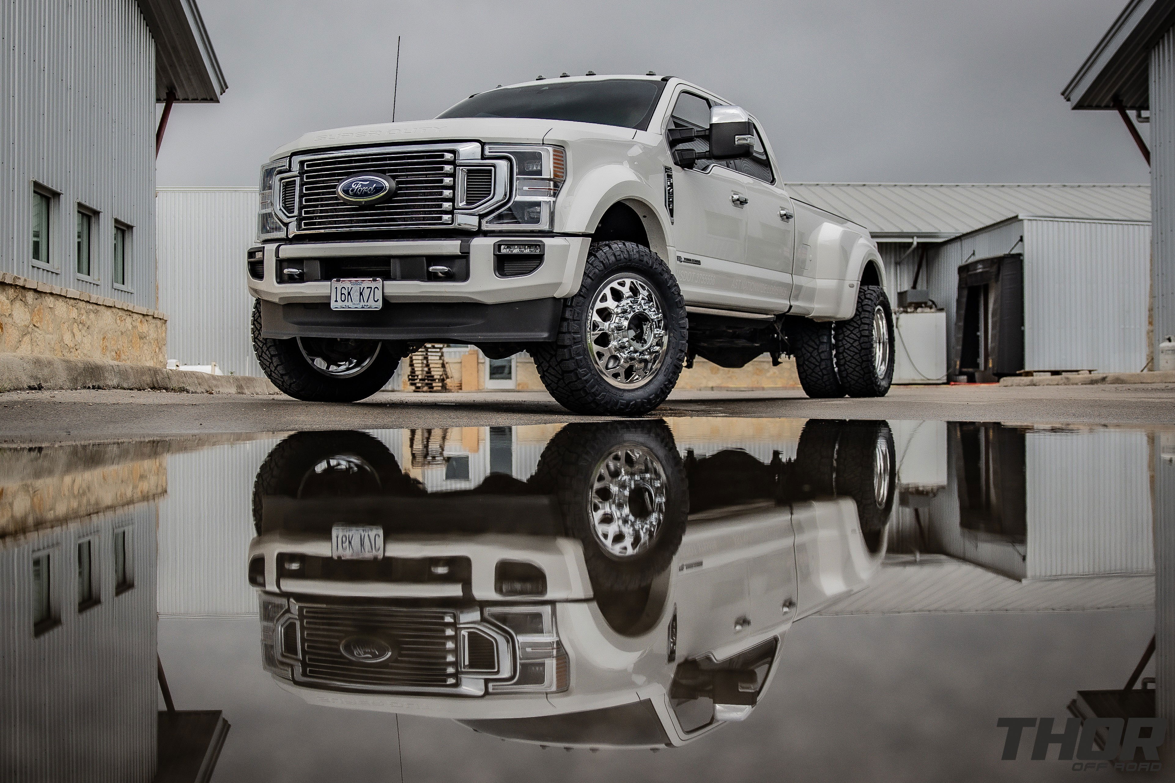 2022 Ford F-450 Super Duty Platinum in White with Carli 3.5" E-Venture Suspension Kit, Carli Sway Bar, Carli Fabricated Radius Arms, Carli Full Rear Spring Replacement, LoadLifter 5000 Air Spring Kit, 22" KG1 Forged KD006 Wheels, 37x12.50R22 Nitto Ridge Grappler Tires