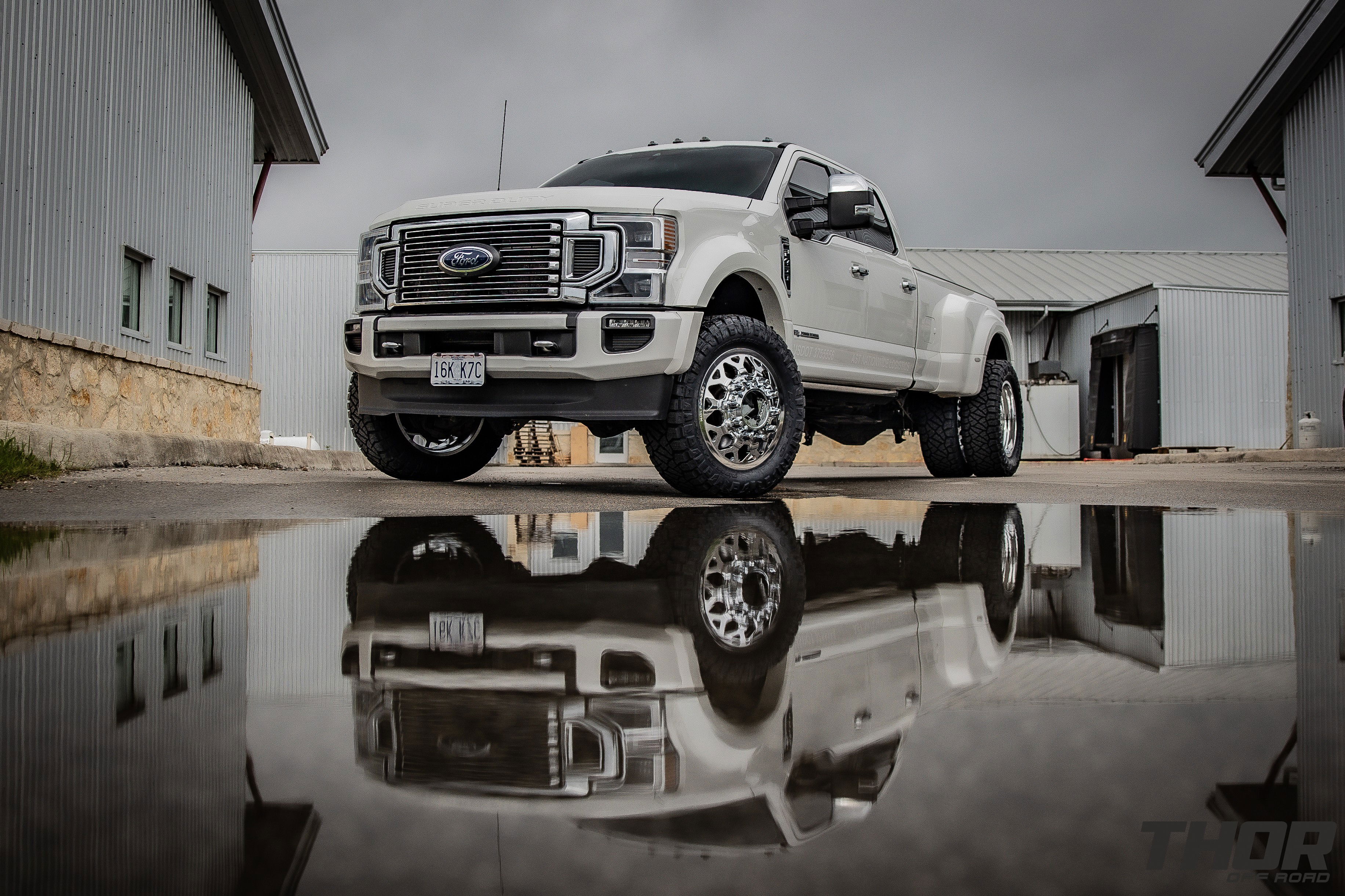 2022 Ford F-450 Super Duty Platinum in White with Carli 3.5" E-Venture Suspension Kit, Carli Sway Bar, Carli Fabricated Radius Arms, Carli Full Rear Spring Replacement, LoadLifter 5000 Air Spring Kit, 22" KG1 Forged KD006 Wheels, 37x12.50R22 Nitto Ridge Grappler Tires