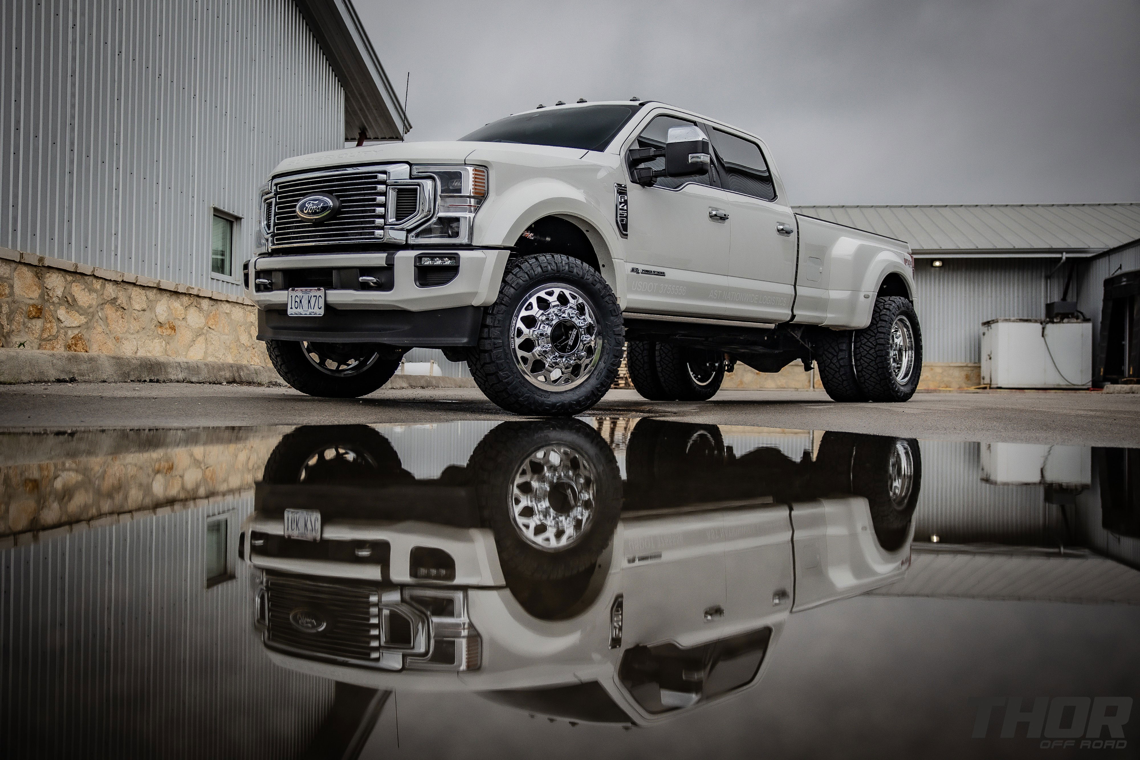 2022 Ford F-450 Super Duty Platinum in White with Carli 3.5" E-Venture Suspension Kit, Carli Sway Bar, Carli Fabricated Radius Arms, Carli Full Rear Spring Replacement, LoadLifter 5000 Air Spring Kit, 22" KG1 Forged KD006 Wheels, 37x12.50R22 Nitto Ridge Grappler Tires