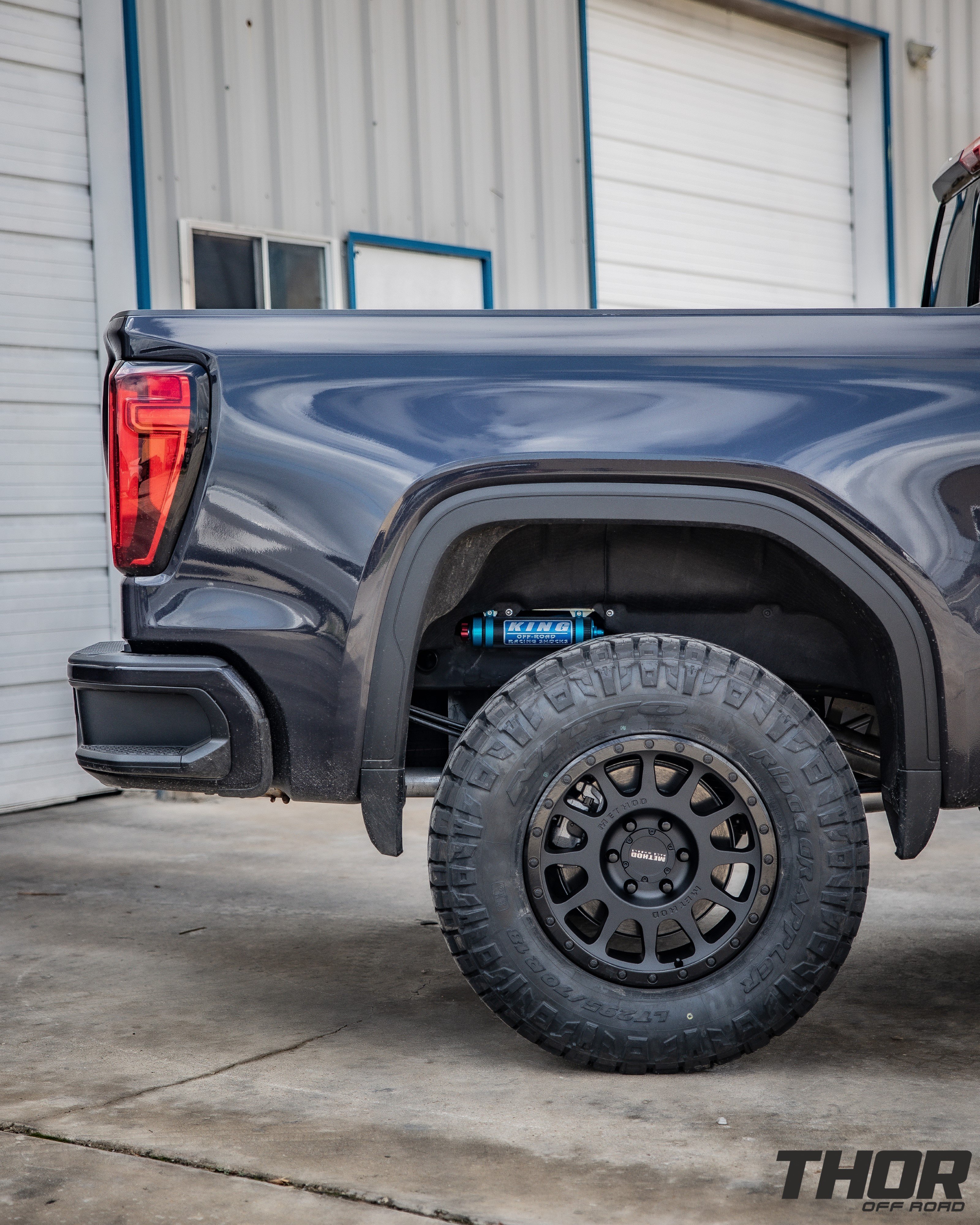 2024 GMC Sierra 1500 AT4 in Black with Cognito 1" Elite Leveling Kit with King 2.5 Shocks, Method 305NV Double Black 18x9" +18 Wheels, 295/70R18 Nitto Ridge Grappler Tires